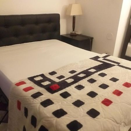 Simple Colocation Rooms Гарж-ле-Гонесс Экстерьер фото